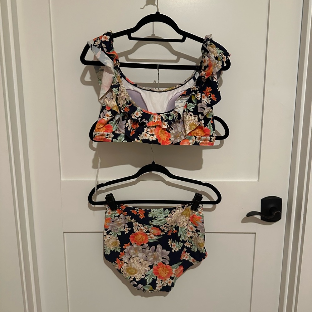 Floral Ruffle Bikini Set - Picture 2 of 3